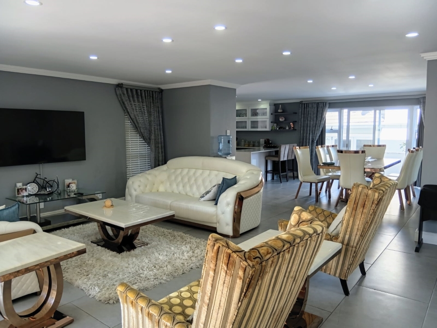 5 Bedroom Property for Sale in Beacon Bay Eastern Cape